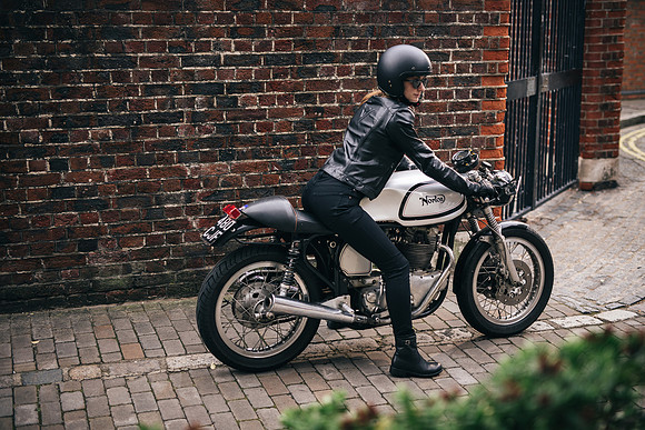 MotoKasumi on a Norton Dominator