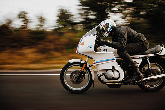 BMW R100RS in Motorsport White