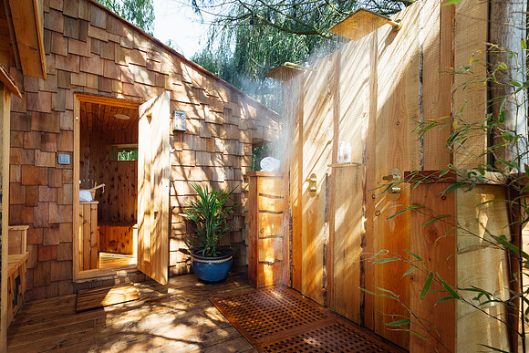 The outdoor showers at Pomeroy Treehouse