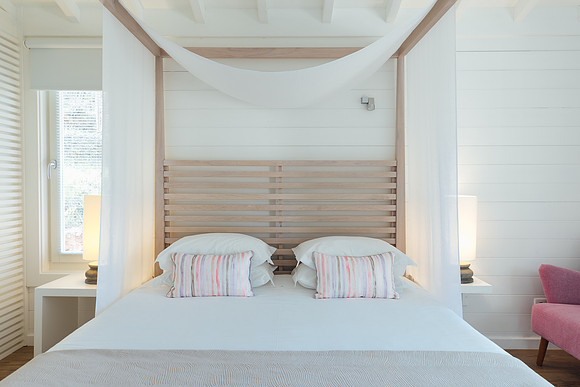 Ethereal wood bed at Paraiso Escondido