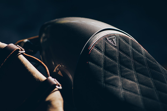 Detailed image showing the comfort seat on a Triumph Thruxton R