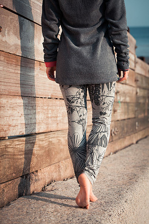 Isea female leggings on photoshoot at the beach